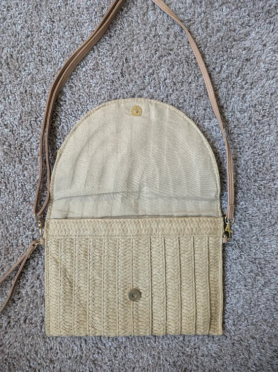 Woven Straw Envelope Adjustable Crossbody Clutch - Picture 2 of 11